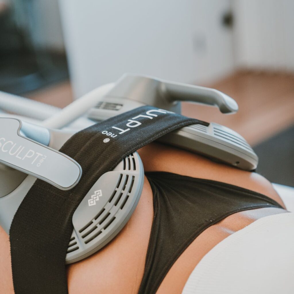 Coolsculpting versus EMSCULPT